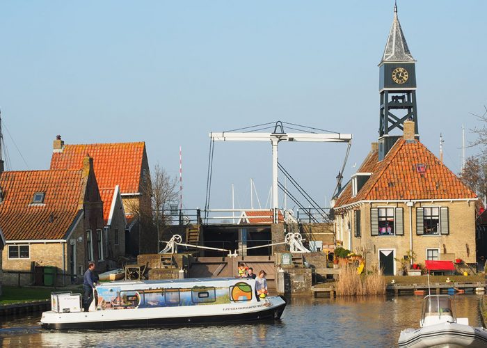 Elektrische motorboot huren in Friesland